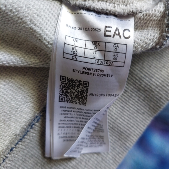 Guess Crewneck Front Logo Sweater - Picture 5 of 7